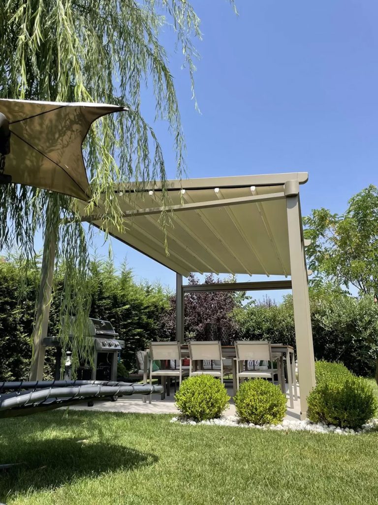 Maison de style cottage en Italie - Pergola Cedrus Gold