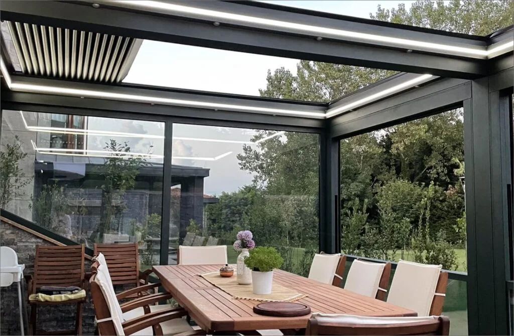 Loft Istanbul – Bioclimatique SkyFree – Systèmes de Verre Verlas