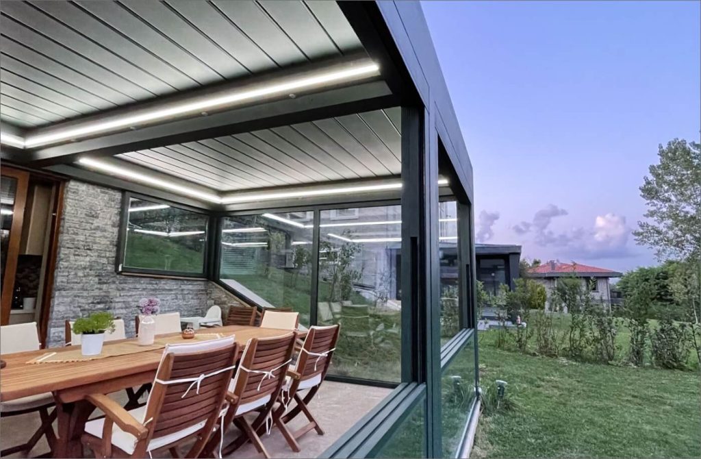 Loft Istanbul - Bioklimatisches SkyFree - Verlass Glas Systeme